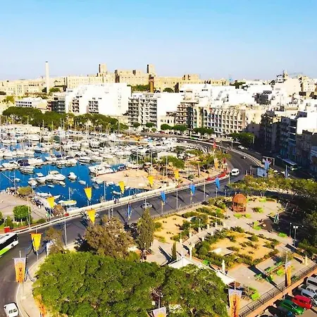 Apartment 5 Star Luxury Marina Penthouse - Stunning Sea Views And Prime Location *