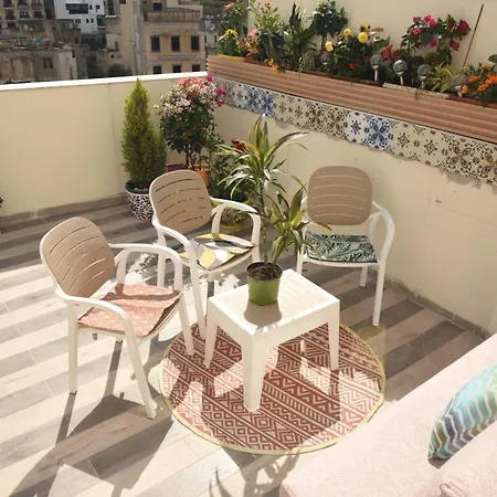 Apartment 5 Star Luxury Marina Penthouse - Stunning Sea Views And Prime Location