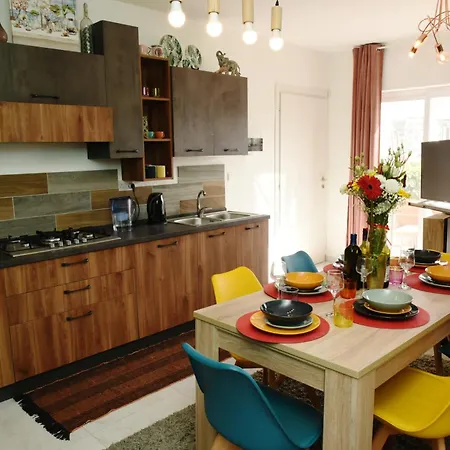 5 Star Luxury Marina Penthouse - Stunning Sea Views And Prime Location Apartment *