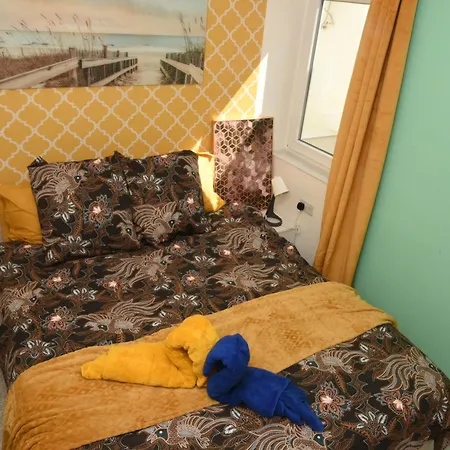 Apartment 5 Star Luxury Marina Penthouse - Stunning Sea Views And Prime Location *