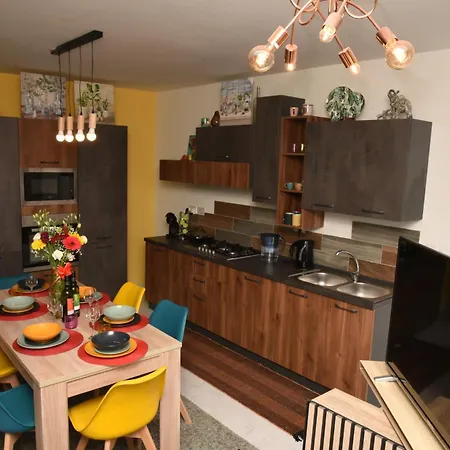 5 Star Luxury Marina Penthouse - Stunning Sea Views And Prime Location *