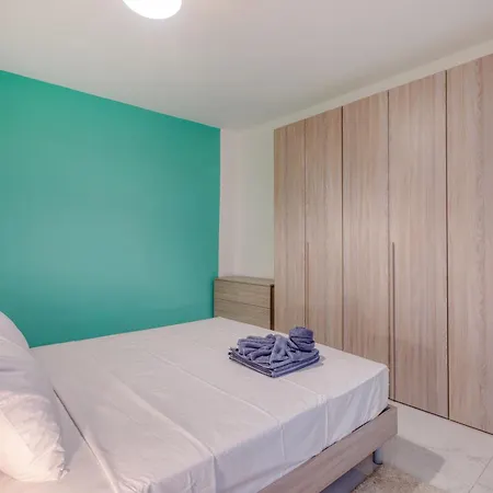 5 Star Luxury Marina Penthouse - Stunning Sea Views And Prime Location