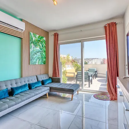 Apartment 5 Star Luxury Marina Penthouse - Stunning Sea Views And Prime Location *