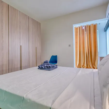 5 Star Luxury Marina Penthouse - Stunning Sea Views And Prime Location