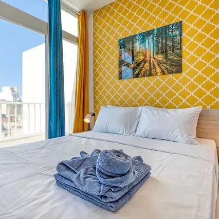 5 Star Luxury Marina Penthouse - Stunning Sea Views And Prime Location
