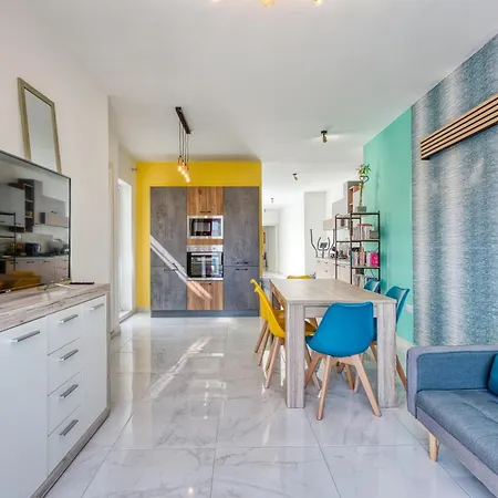 5 Star Luxury Marina Penthouse - Stunning Sea Views And Prime Location Apartment