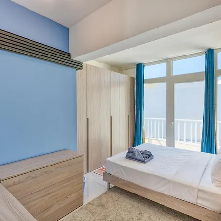 Apartment 5 Star Luxury Marina Penthouse - Stunning Sea Views And Prime Location *