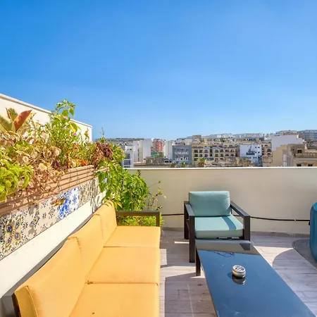 5 Star Luxury Marina Penthouse - Stunning Sea Views And Prime Location